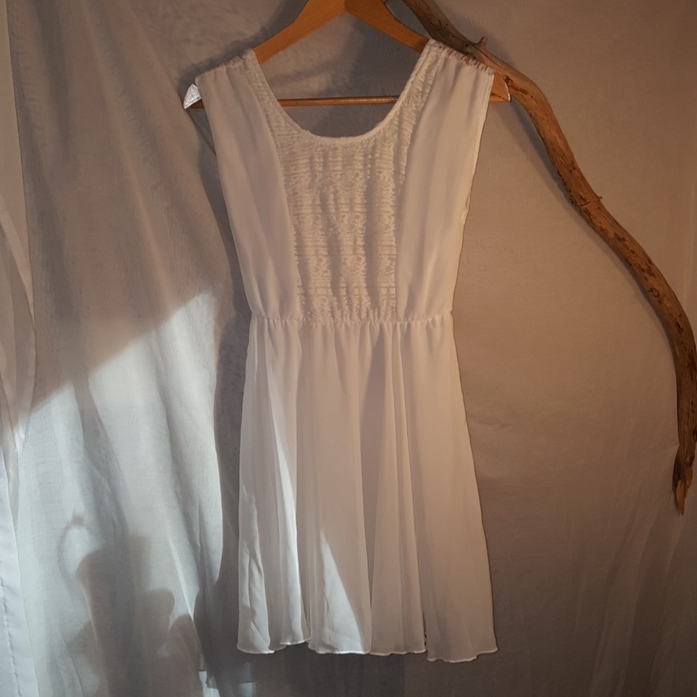 Open back white sun dress - Picture 2 of 3